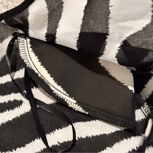 NWT Maya Brooke Women's Zebra Print Soft Duster Semi Sheer Shoulder Pads Size 10 - Picture 5 of 12